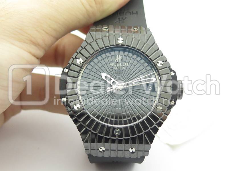 Часы Hublot Big Bang Black Caviar
