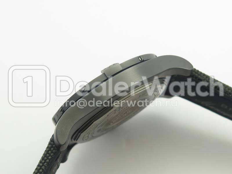 Часы Breitling Avenger Blackbird 44