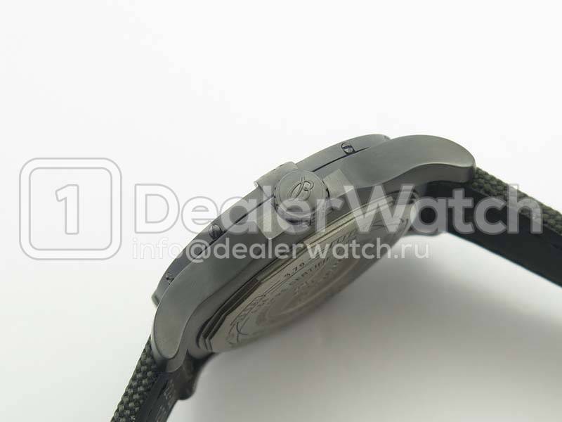 Часы Breitling Avenger Blackbird 44