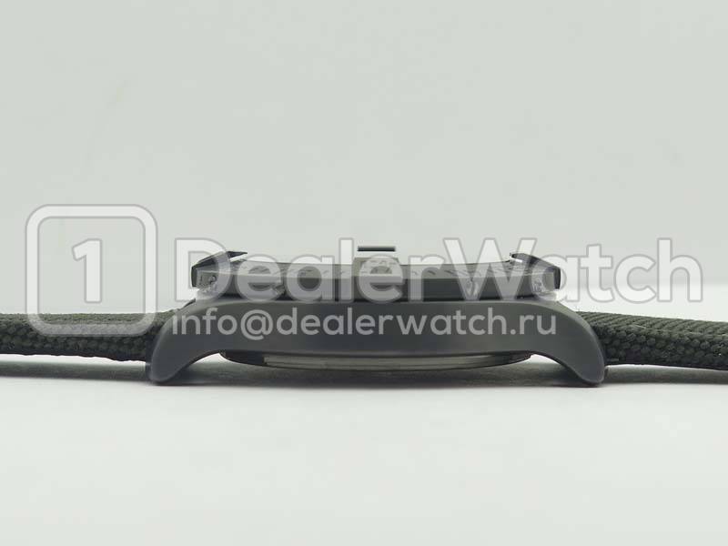 Часы Breitling Avenger Blackbird 44