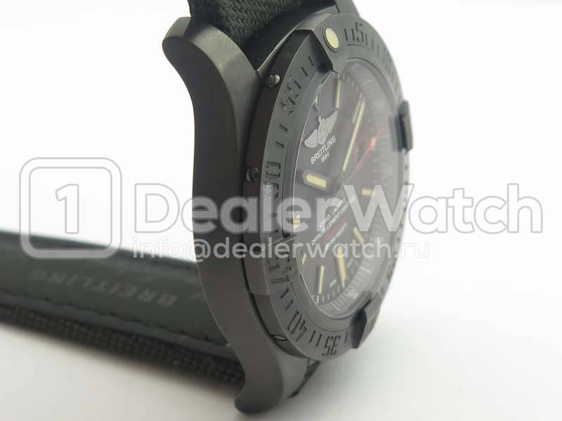 Часы Breitling Avenger Blackbird 44