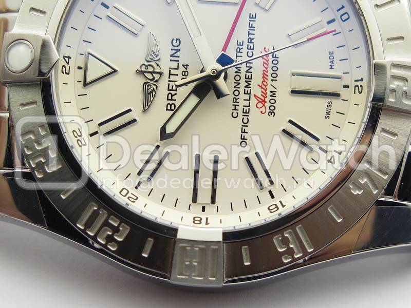 Часы Breitling Avenger II GMT