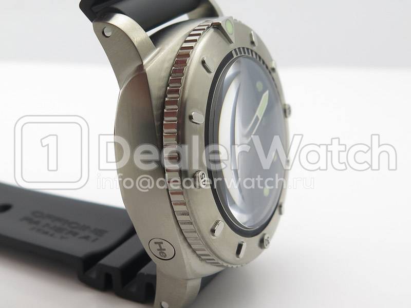 Часы Officine Panerai Luminor Submersible 1950 3 Days Titanio PAM 364