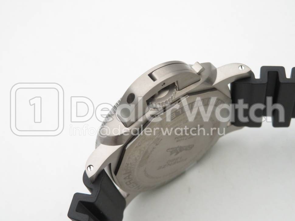 Часы Officine Panerai Luminor Submersible 1950 BMG-Tech 3 Days Automatic PAM 692