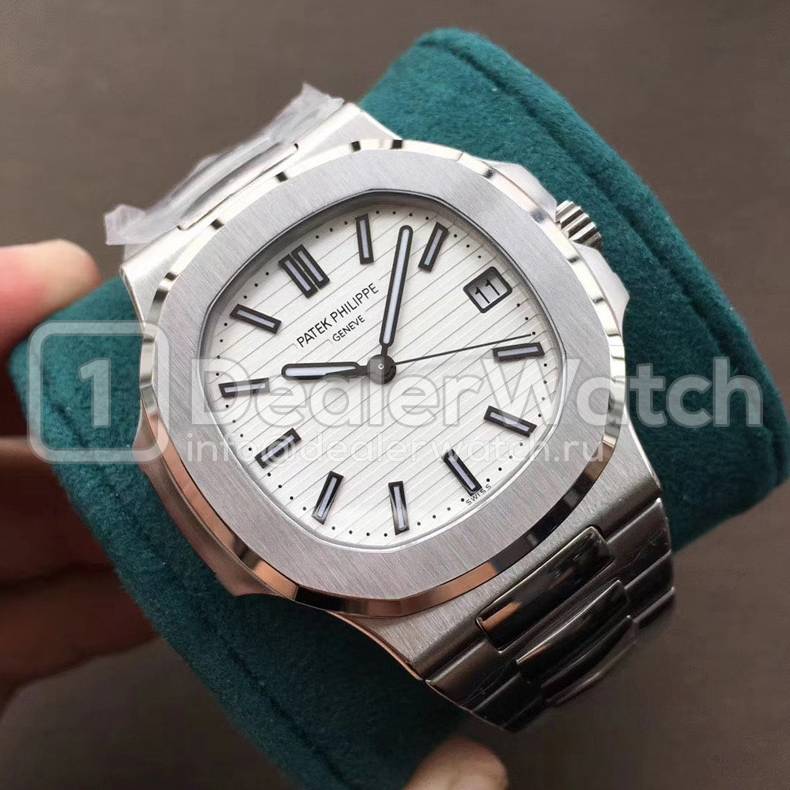 Часы Patek Philippe Nautilus 5711/1A-011