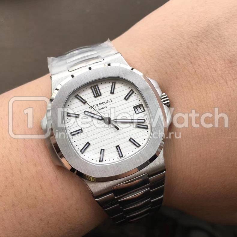 Часы Patek Philippe Nautilus 5711/1A-011