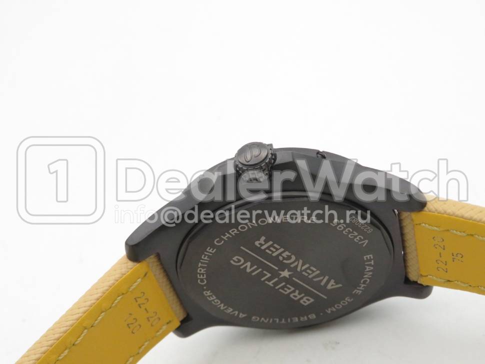 Часы Breitling Avenger Automatic GMT 45 Night Mission V32395101B1X1