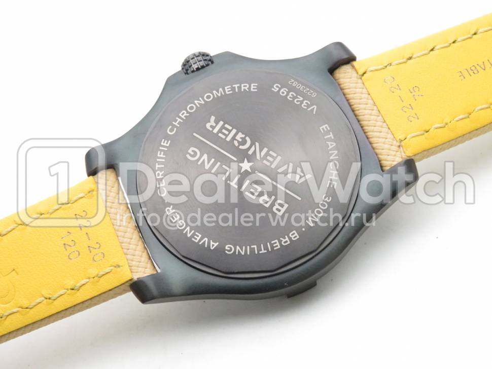 Часы Breitling Avenger Automatic GMT 45 Night Mission V32395101B1X1
