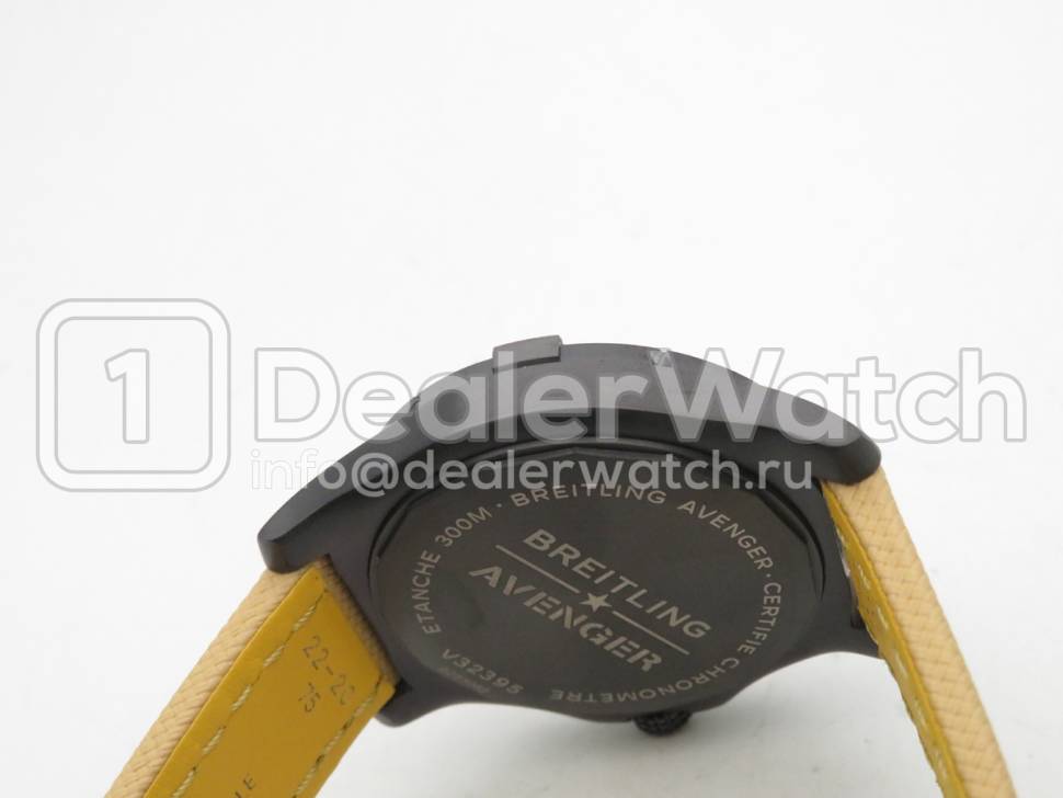 Часы Breitling Avenger Automatic GMT 45 Night Mission V32395101B1X1